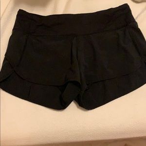 Lulu shorts. 2.5 inseam